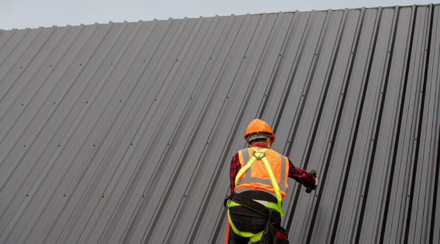 Professional gutter cleaning in Delano, MN